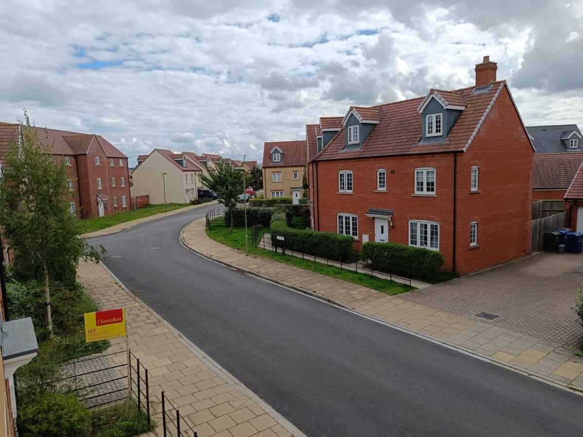 3 Bedroom Townhouse Near Bicester Village Exteriör bild